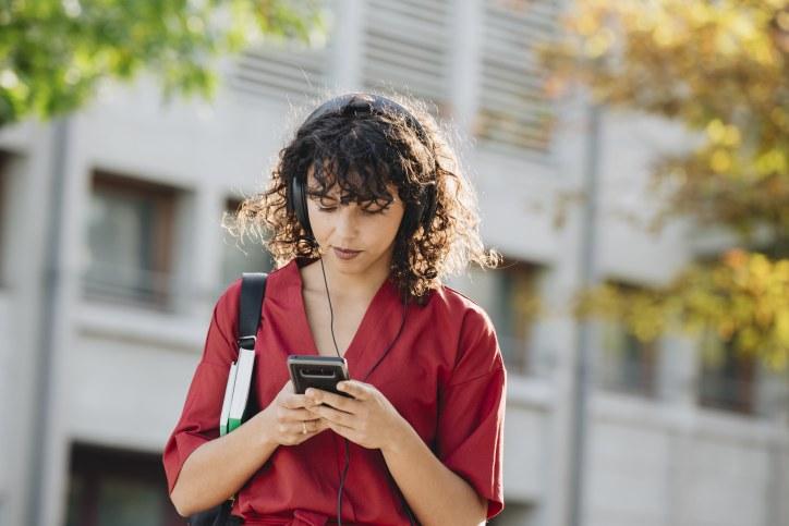 femme au téléphone